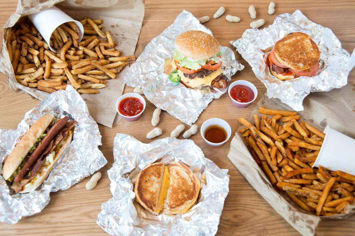 Patatine, hot dog&nbsp; e hamburger vanno per la maggiore a Five Guys Five Guys cresce: a Milano altri due locali