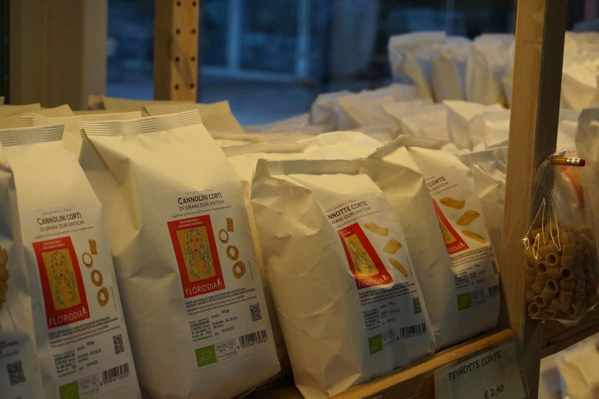 ... e in vendita nello shop dell'azienda Floriddia dove le farine diventano un'eccellenza