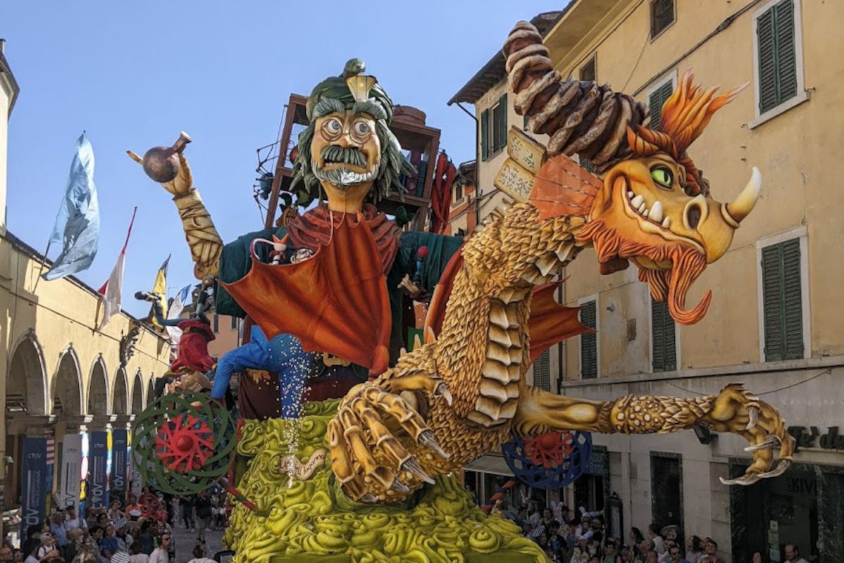 Grafica rinnovata come segno di ripartenza A Foiano della Chiana torna il Carnevale. Quattro maxi carri e grafica rinnovata