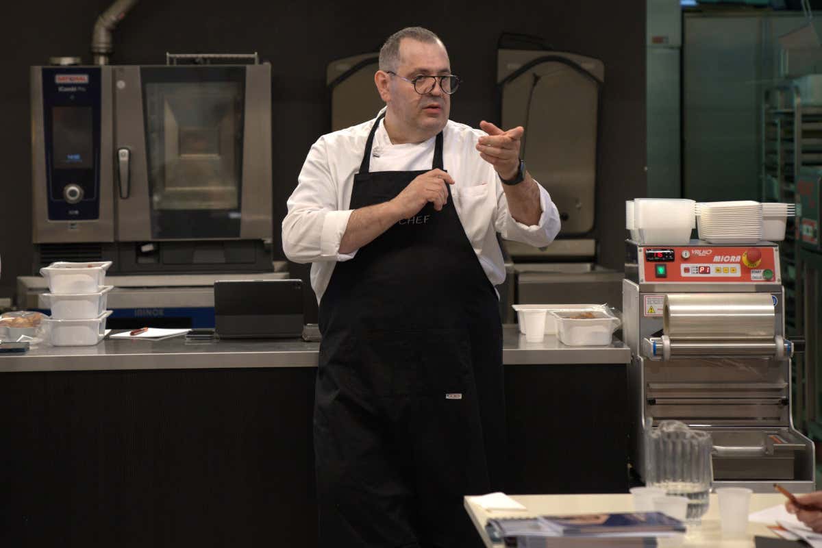 Chef Roberto Folcia col suo percorso di formazione mira a ottimizzare il lavoro nelle cucine dei ristoranti