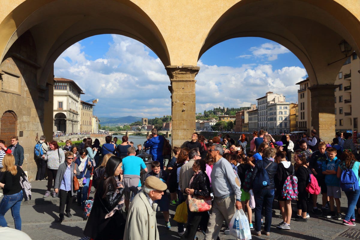 Dalle Cinque Terre a Firenze: libertà di movimento o tutela delle destazioni turistiche?