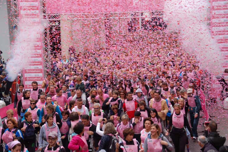 La camminata in rosa torna domenica a Milano (Tumori femminili, l&rsquo;impegno della Fondazione Umberto Veronesi)