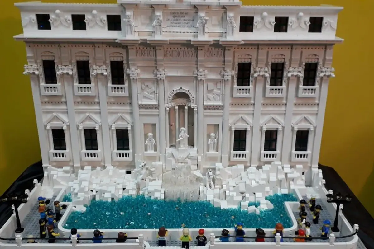La Fontana di Trevi con i Lego. Fonte: vistanet La Fontana di Trevi come non l&rsquo;avete mai vista: fatta di Lego!