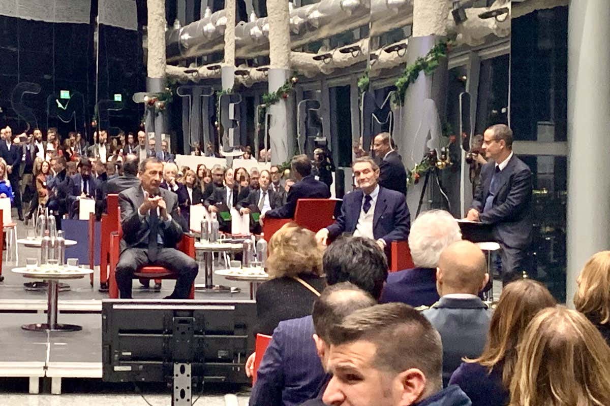 Photoansa 2024: un anno di scatti sul mondo in un libro Photoansa 2024: un anno di scatti sul mondo in un libro