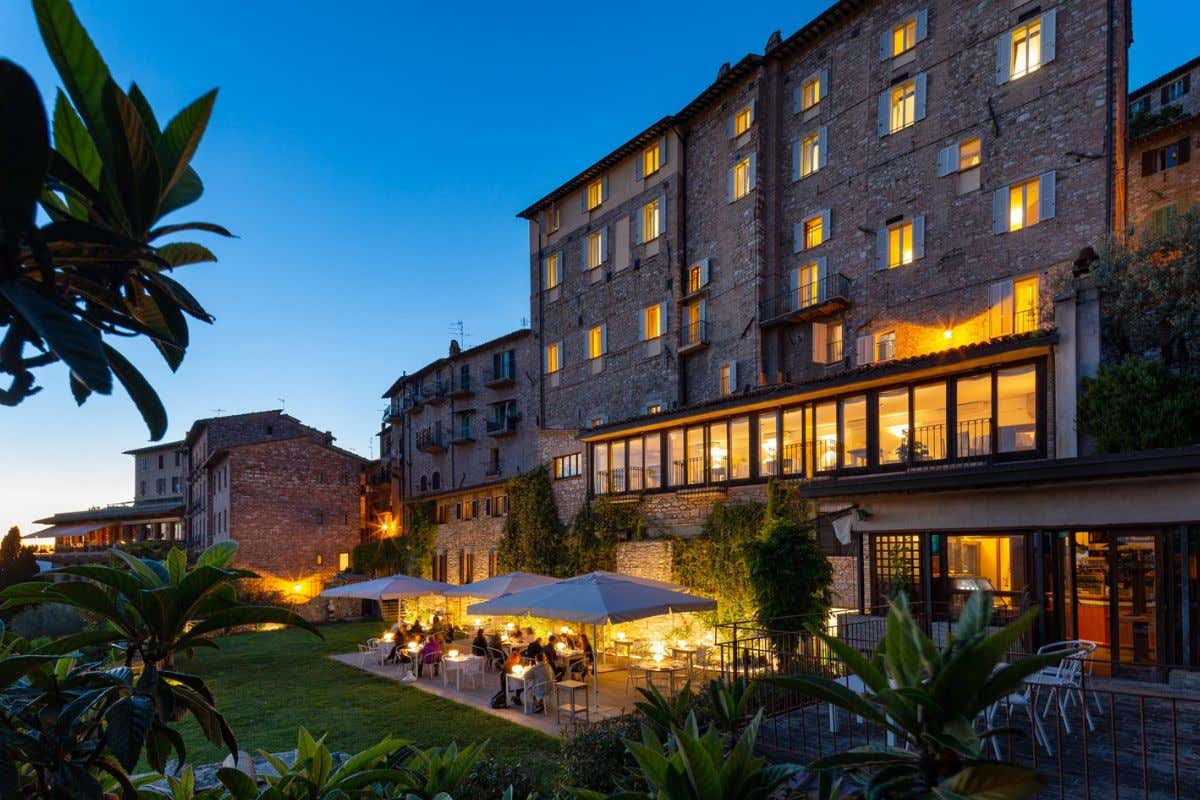 Fontebella Palace Hotel: l’anima storica di Assisi tra ospitalità e bellezza Fontebella Palace Hotel: l’anima storica di Assisi tra ospitalità e bellezza