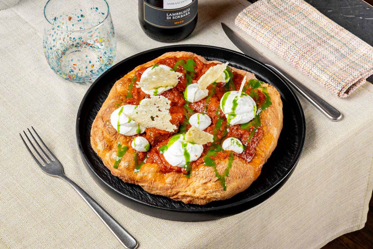 Stanco della solita pizza? A Pistoia trovi il padellino napoletano e la romana al mattarello