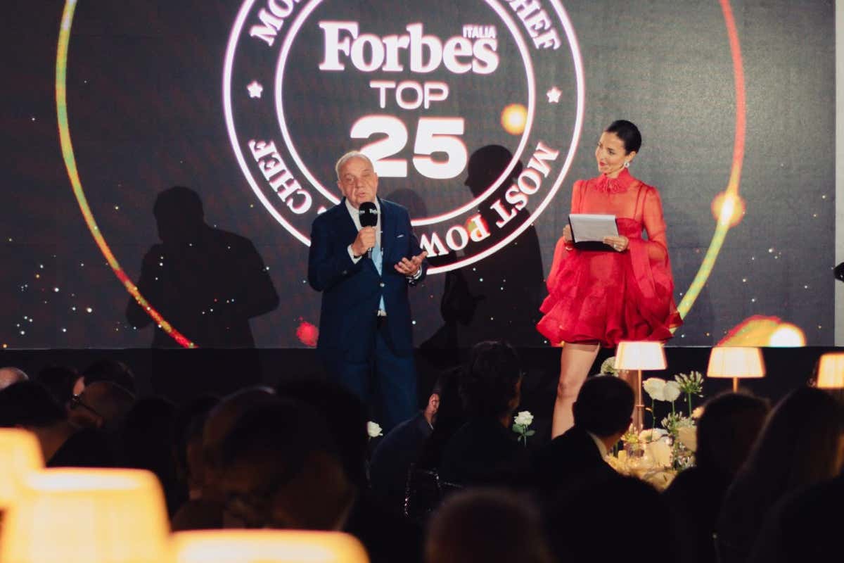 Famiglia Cerea prima nella classifica Forbes dei 25 chef più influenti d'Italia 2026
Famiglia Cerea prima nella classifica Forbes dei 25 chef più influenti d'Italia 2026