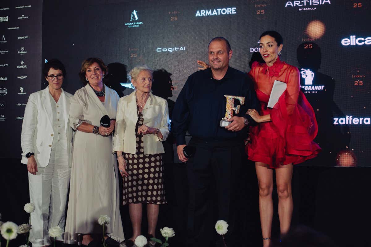 Famiglia Cerea prima nella classifica Forbes dei 25 chef più influenti d'Italia 2026
Famiglia Cerea prima nella classifica Forbes dei 25 chef più influenti d'Italia 2026