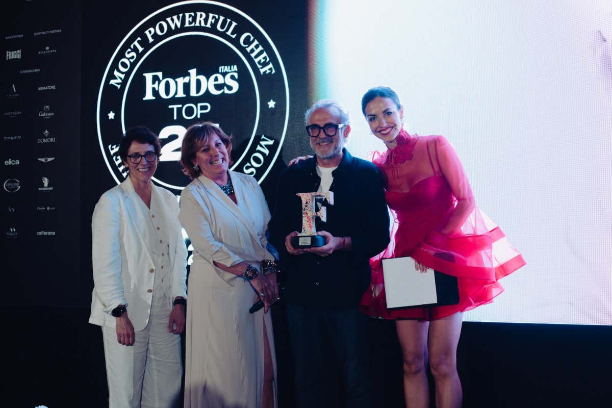 Famiglia Cerea prima nella classifica Forbes dei 25 chef più influenti d'Italia 2026
Famiglia Cerea prima nella classifica Forbes dei 25 chef più influenti d'Italia 2026