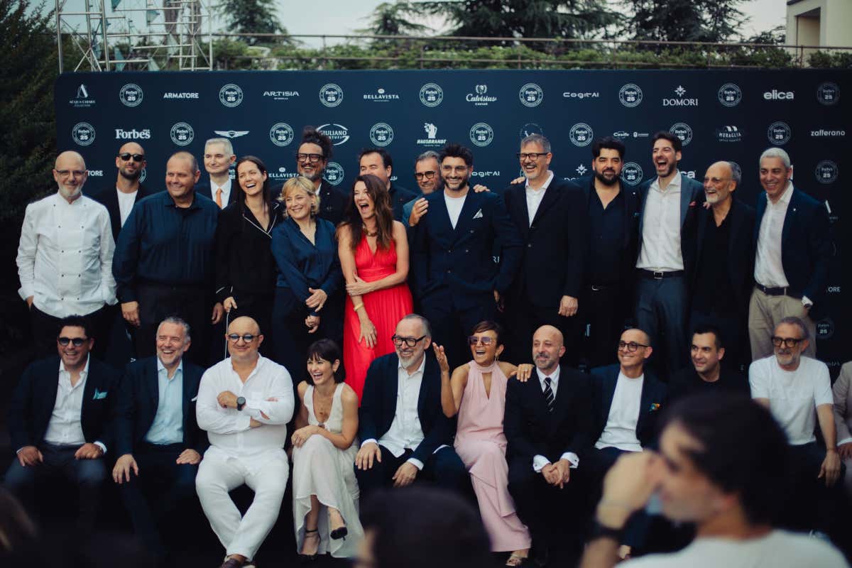 Famiglia Cerea prima nella classifica Forbes dei 25 chef più influenti d'Italia 2026
Famiglia Cerea prima nella classifica Forbes dei 25 chef più influenti d'Italia 2026