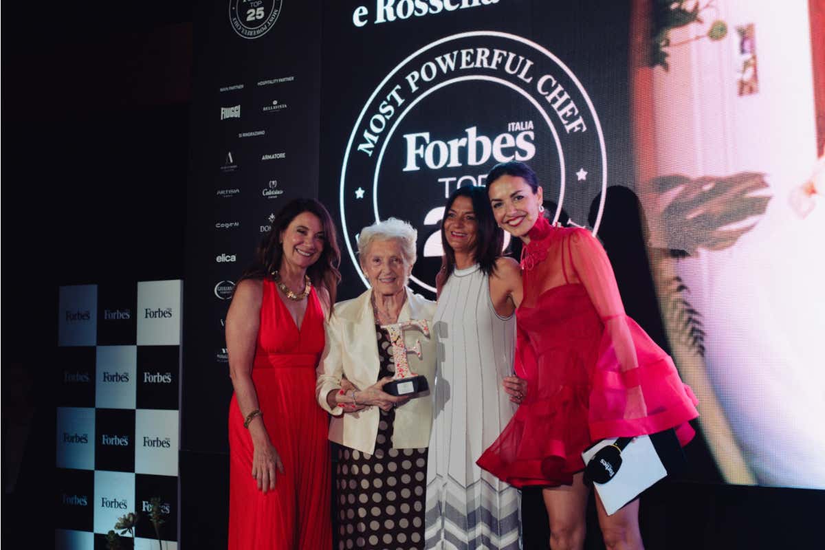 Famiglia Cerea prima nella classifica Forbes dei 25 chef più influenti d'Italia 2026
Famiglia Cerea prima nella classifica Forbes dei 25 chef più influenti d'Italia 2026