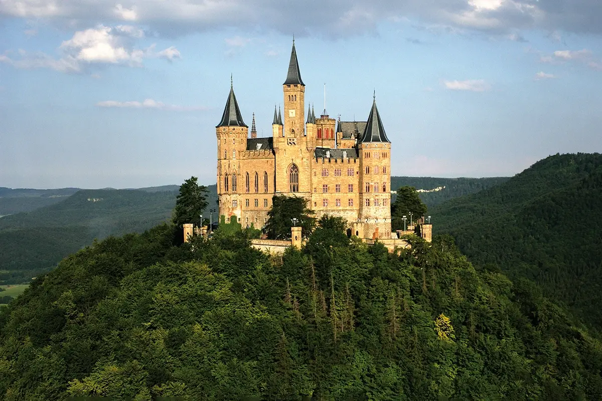 Castello di Hohenzollern. Foto: TMBW-Achim Mende Dal verde del lago di Costanza alla Foresta Nera: benvenuto nel Baden-Württemberg