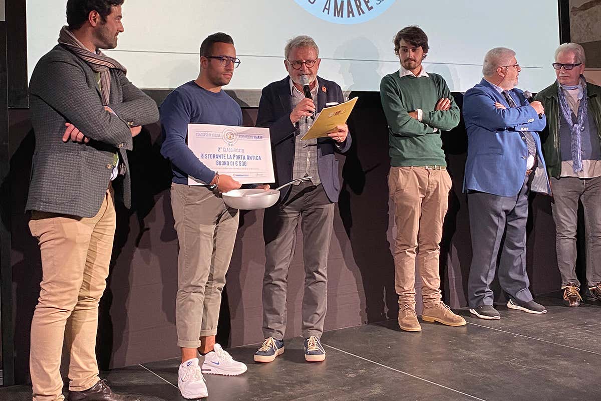 Premiazione del Ristorante La Porta Antica (Brescia), 2° classificato del concorso “Formaggi d’aMare” Cucinare pesce col formaggio, a [Forme] vince Da Giò di Seriate