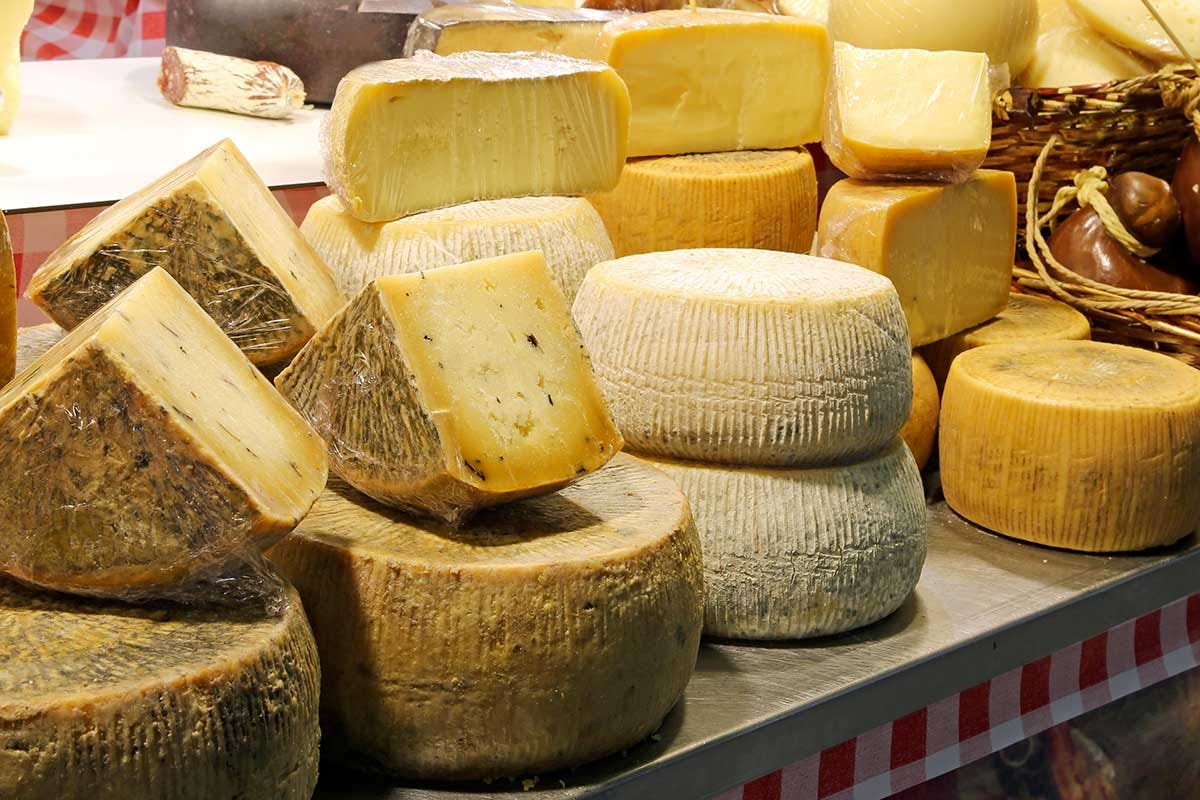 Nel 1951 a Stresa la firma sulla Convenzione per la tutela dei formaggi a denominazione di origine protetta Da Stresa a oggi, 70 anni di denominazioni e tutela dei formaggi Dop e Igp
