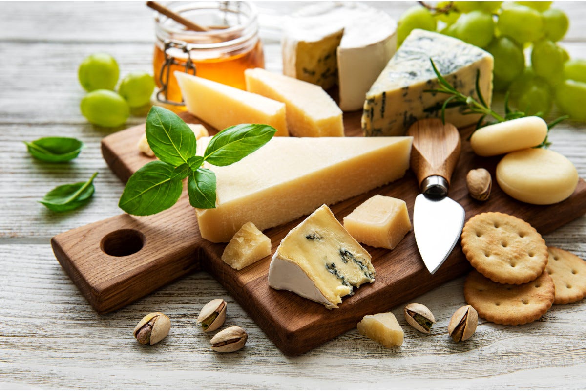 A Torino tra i più acquistati ci sono i formaggi A cosa non rinunciano gli italiani? Alla pasta e a un bicchiere di vino