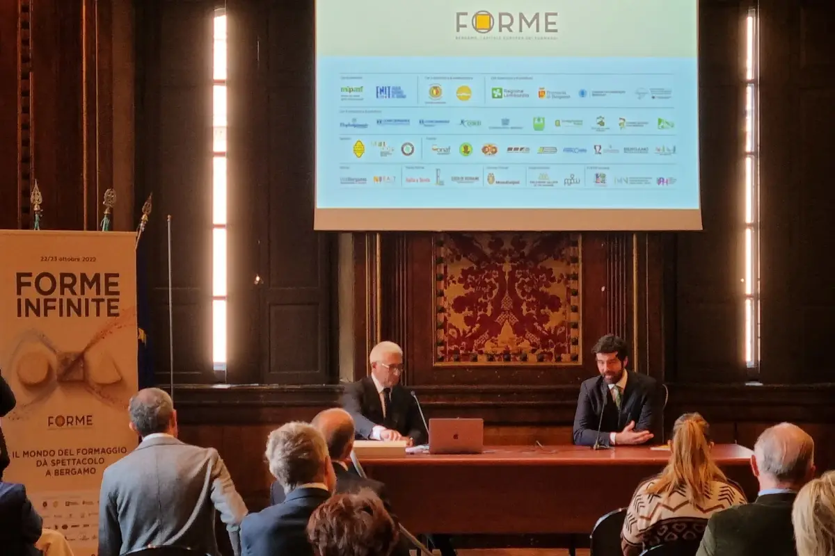 Un momento della presentazione&nbsp; Forme Infinite, il futuro del formaggio tra business e territorio