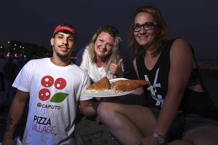 Il Napoli Pizza Village proseguirà fino al 22 settembre (Trenta forni per il Columbus Day Il Pizza Village scopre New York)