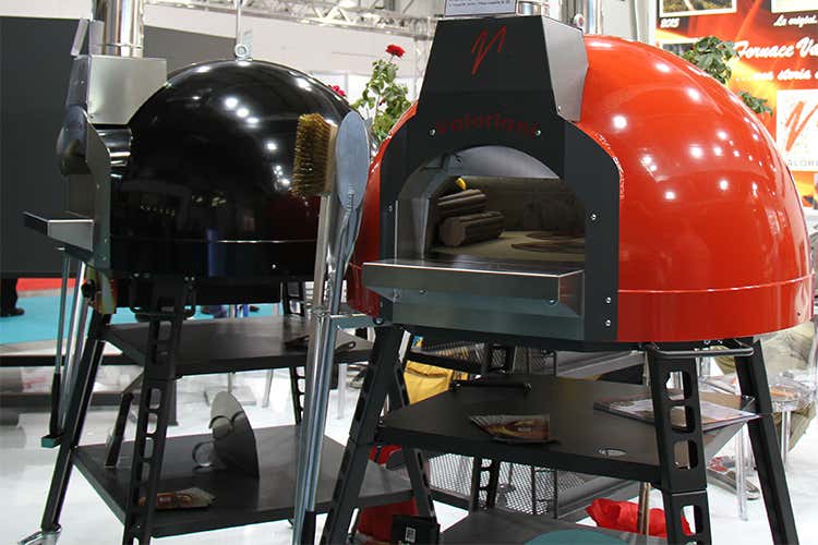 (Forni Refrattari Valoriani Tre novit&agrave; per i maestri della pizza)