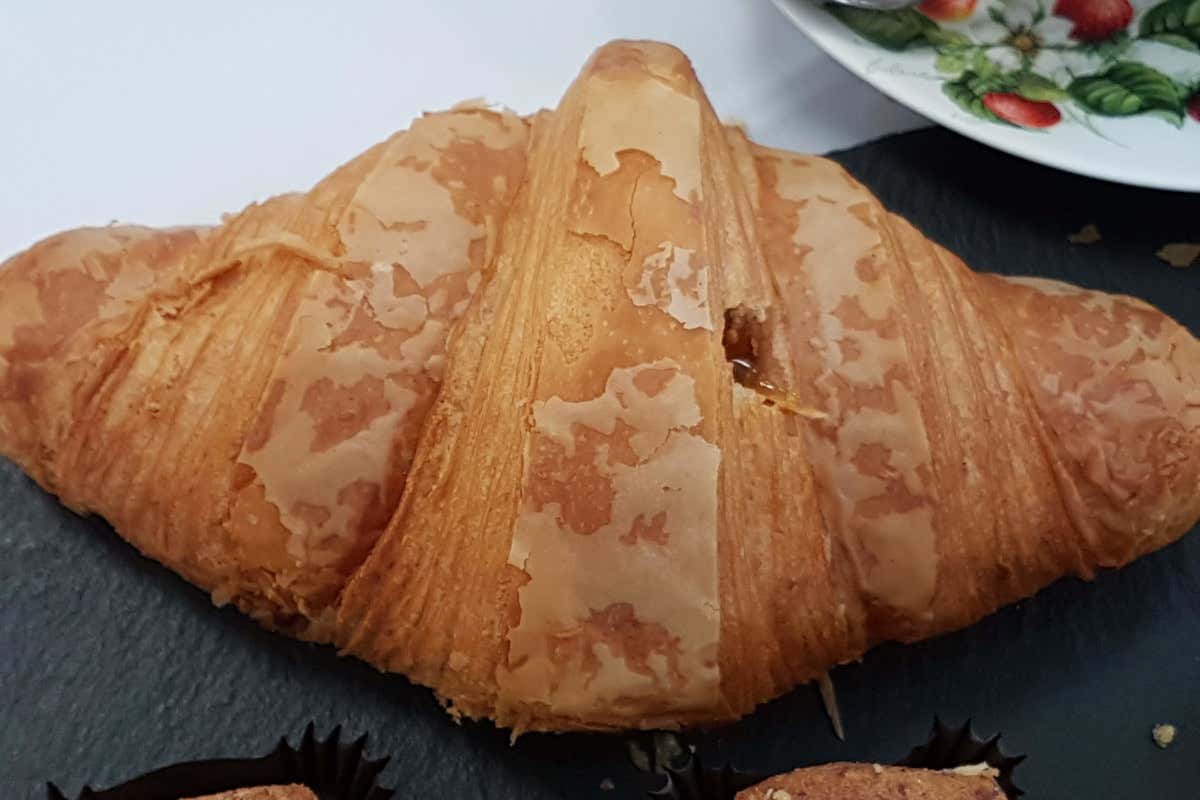 Un cornetto servito durante l'incontro A Follador è di scena il “grande freddo”: abbattere il pane per non abbattere i panifici