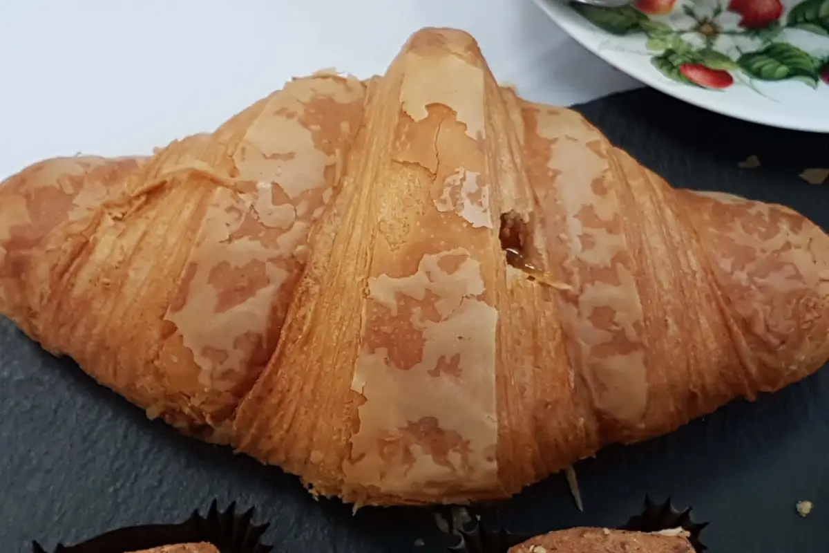 Un cornetto servito durante l'incontro A Follador è di scena il “grande freddo”: abbattere il pane per non abbattere i panifici