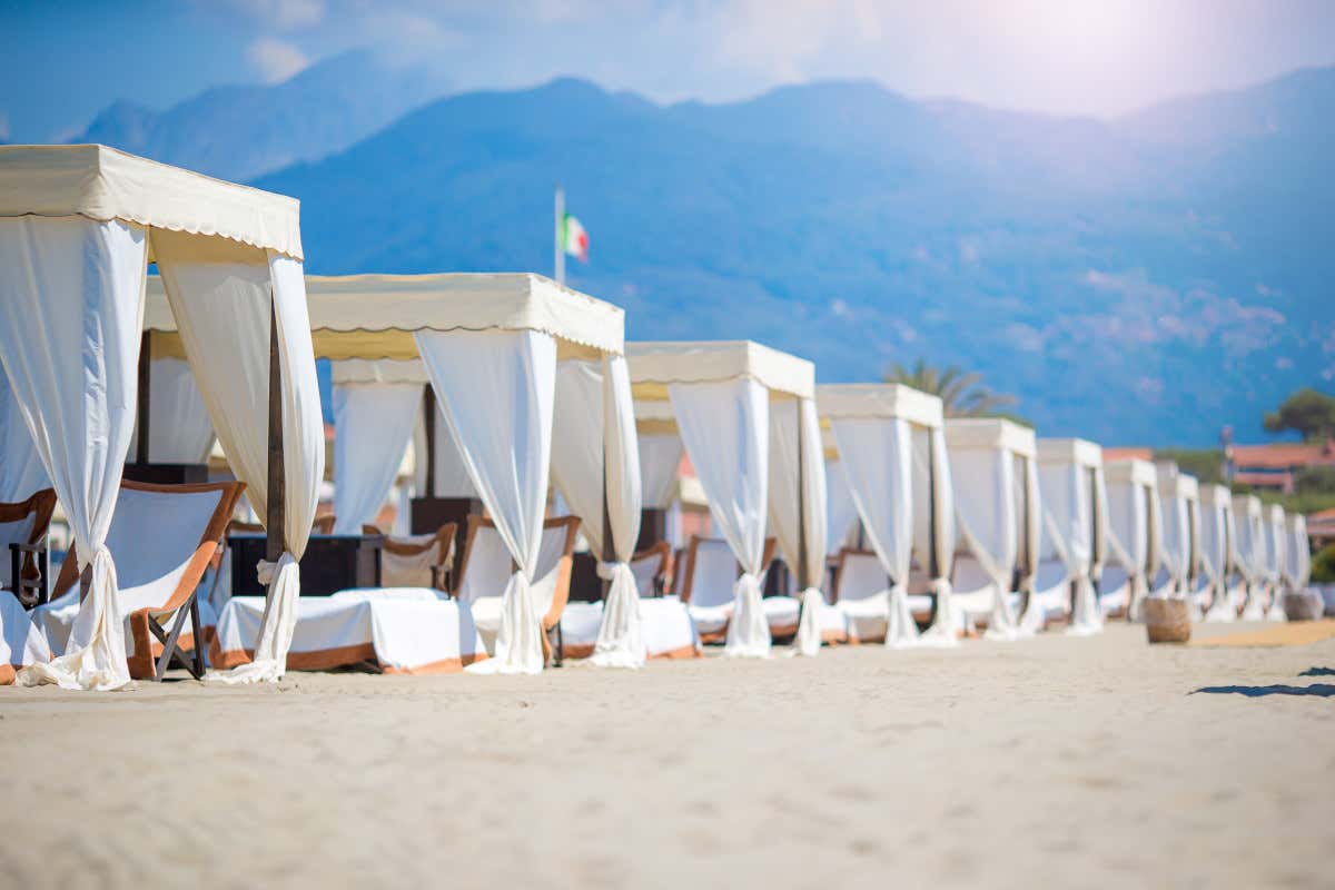 Il pranzo in spiaggia a Forte dei Marmi? È ancora “un'istituzione” Il pranzo in spiaggia a Forte dei Marmi? È ancora “un'istituzione”