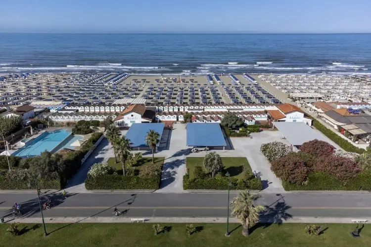 La spiaggia di Forte dei Marmi&nbsp; Forte dei Marmi senza i russi: quale futuro per il turismo?