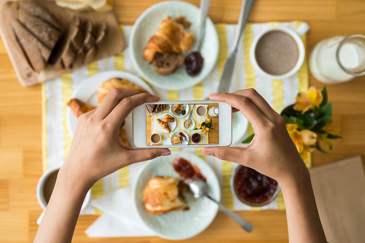 L’autoscatto alimentare è una passione che contagia in vacanza  Il ricordo più gettonato delle vacanze 2021? Il food selfie