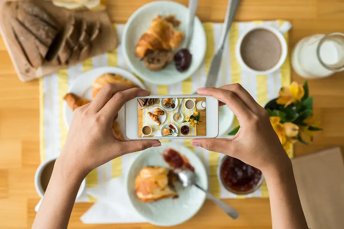 L&rsquo;autoscatto alimentare &egrave; una passione che contagia in vacanza&nbsp; Il ricordo pi&ugrave; gettonato delle vacanze 2021? Il food selfie