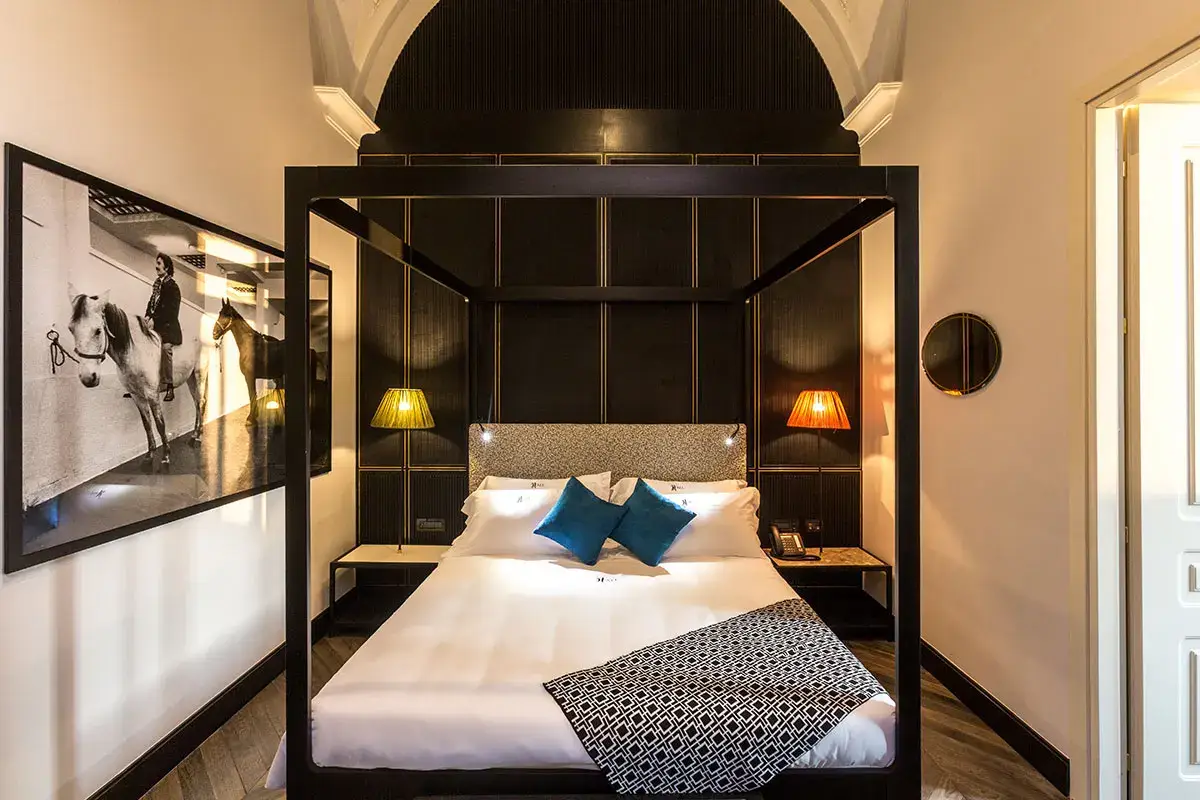 The H'All Tailor Suite - Suite