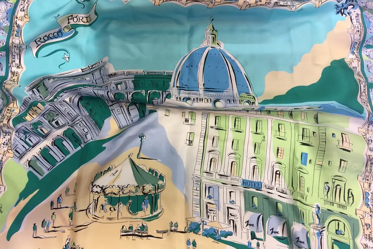 Il foulard dell&rsquo;Hotel Savoy di Firenze In vacanza per fare shopping: 12 hotel e indirizzi da non perdere