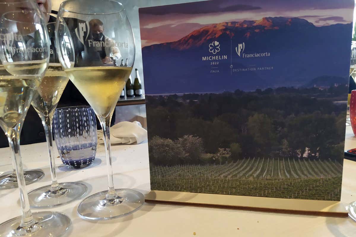 Bollicine immancabili La Michelin stappa la Franciacorta