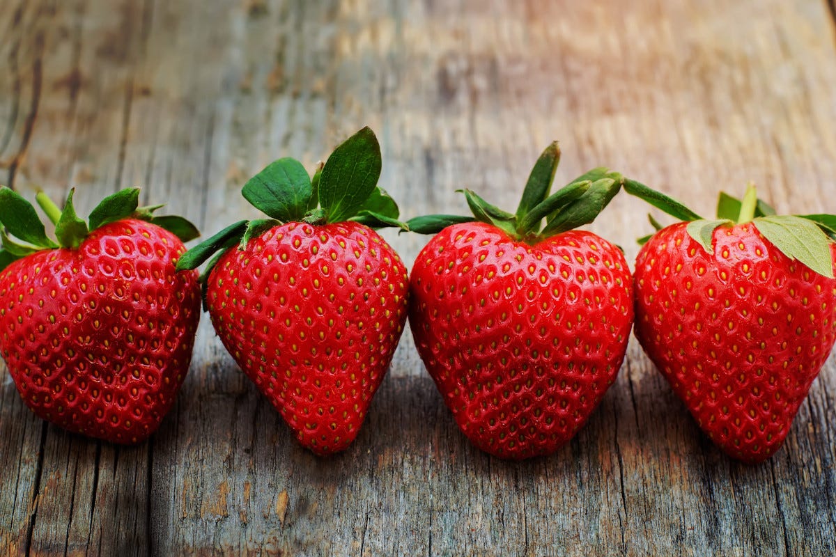 Frutti primaverili conosci tutti i benefici delle fragole?
