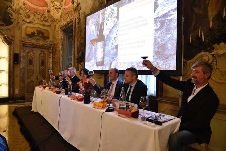 (Il Fragore dell&rsquo;Etna Rosso iconico di Donnafugata)