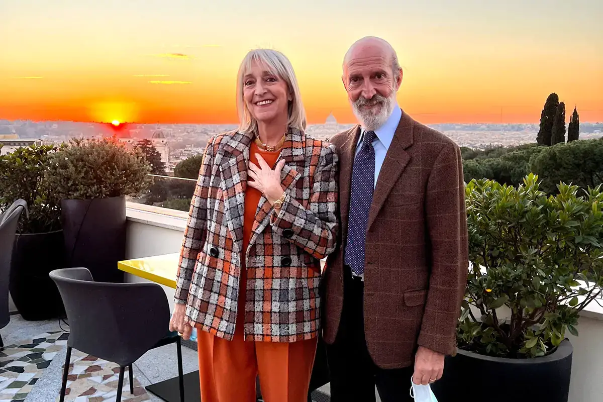 Da sinistra, Francesca Romana Maroni (ceo di Sens Eventi) e Luca Maroni Annuario dei migliori vini italiani 2022 in vetrina al Sofitel di Roma