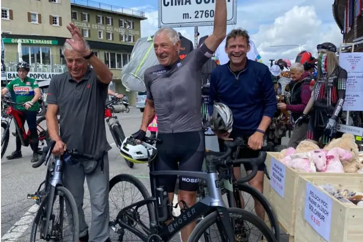 Da sinisra Gustav Thoni e Francesco Moser Gustav Th&ouml;ni e Francesco Moser, scalano lo Stelvio in bici