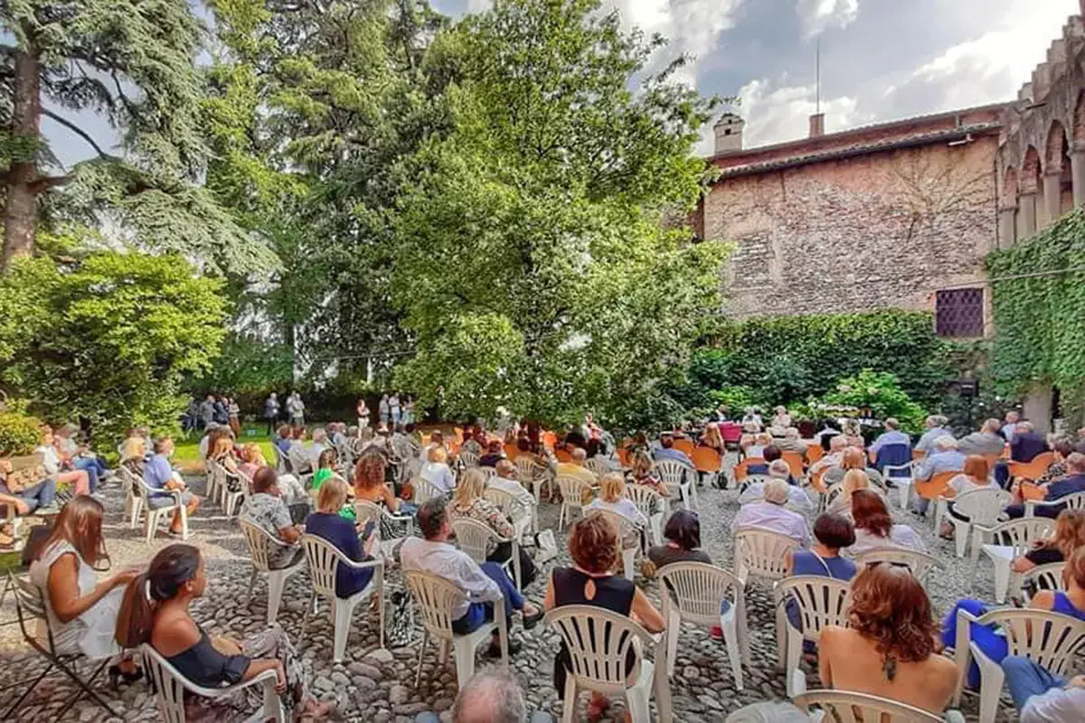Il teatro del premio Modignani, Festa, Fossadri spiccano al Premio letterario Franciacorta