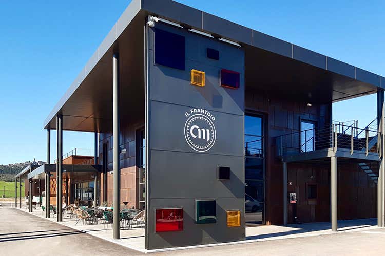 Il frantoio d'avanguardia Accoglienza e sapori d&rsquo;olio Viaggio a Cm Centumbrie