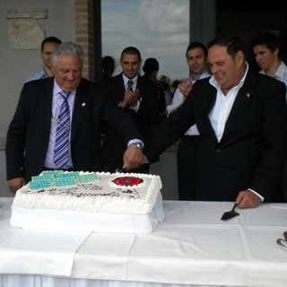 I fratelli Fraccaroli durante il taglio della torta