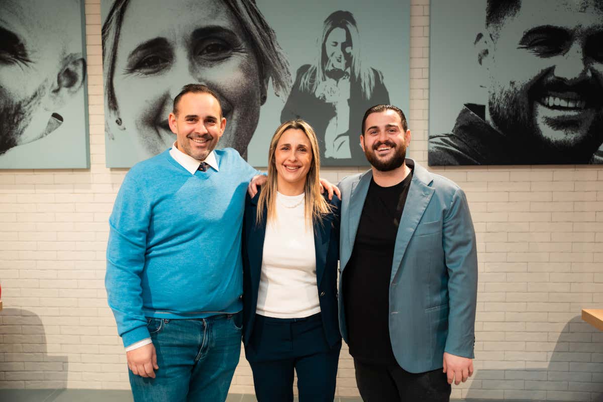 Ciro, Katia e Antonio Coppola Fratelli Coppola inaugura il quinto locale in Lombardia: la pizza napoletana arriva a Cantù Asnago