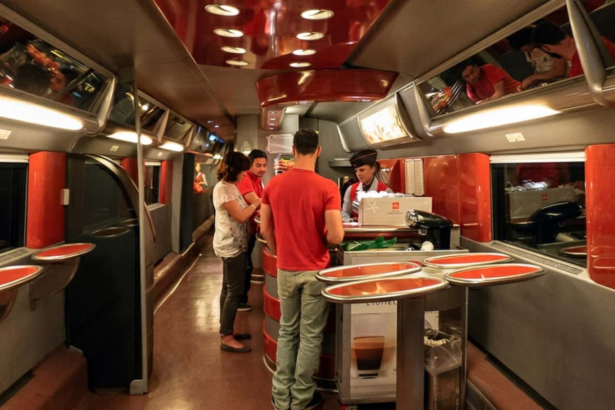 Dietro il caffè servito in treno c’è un settore stretto tra appalti e lavoro Dietro il caffè servito in treno c’è un settore stretto tra appalti e lavoro