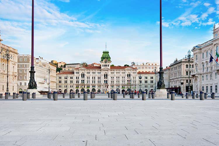 Piazza Unità d'Italia a Trieste - In Friuli arrivano i voucher regionali Incentivi anche per l'albergo diffuso