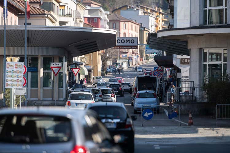 La frontiera cittadina tra Como e Chiasso - L'esercito di frontalieri lombardiIn Ticino controlli solo oltre confine