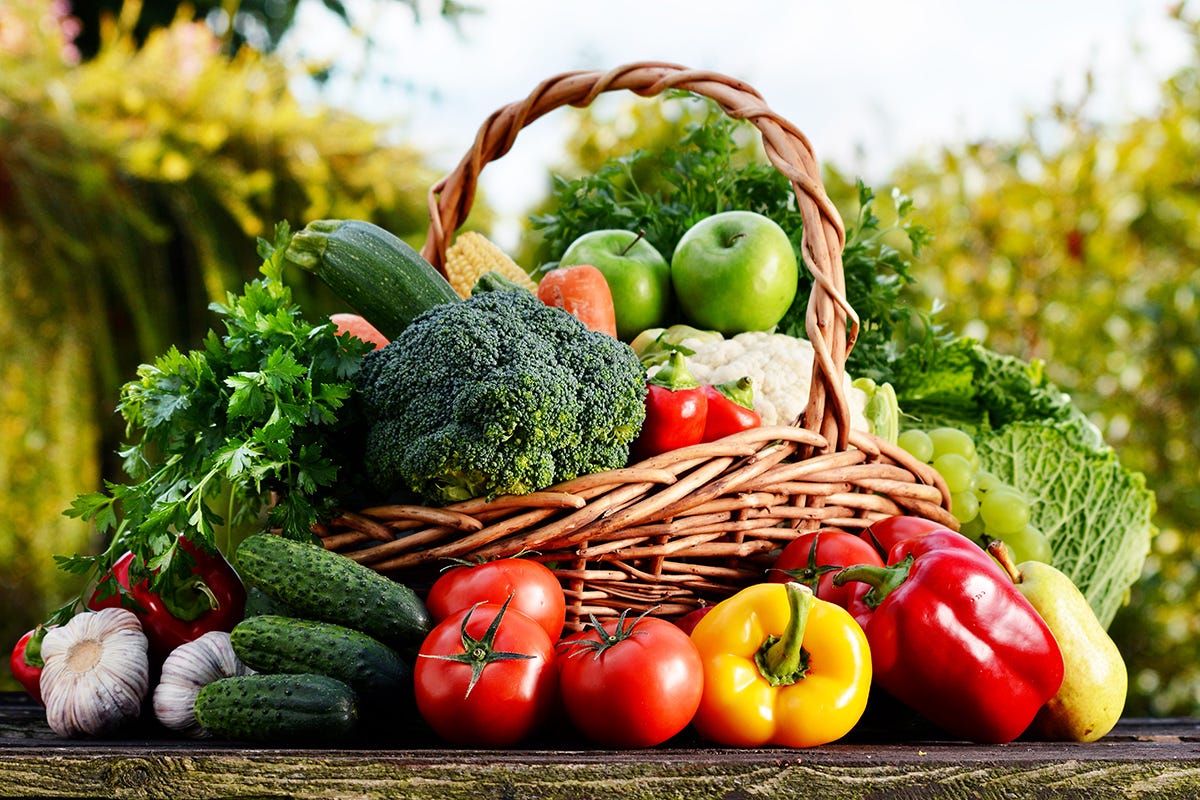 Non frena l'inflazione: frutta e verdura alle stelle, ma nei campi è crisi