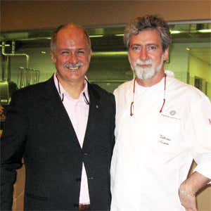Antonio Dacomo e a destra lo chef Vittorio Fusari