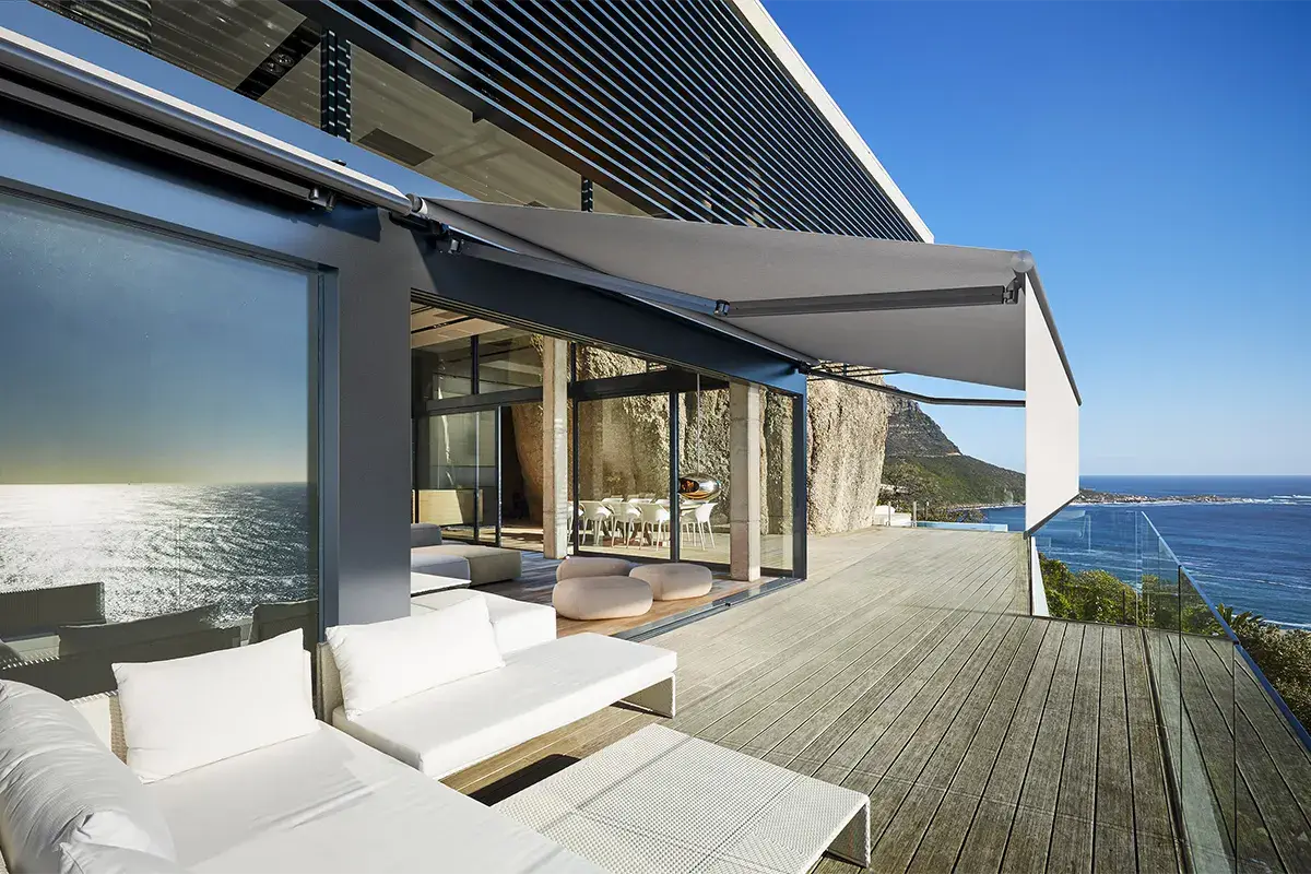 L'installazione di Spazio pu&ograve; godere dell'Ecobonus del 50% Spazio,&nbsp; la tenda a bracci di Gibus Outdoor sostenibile e di design