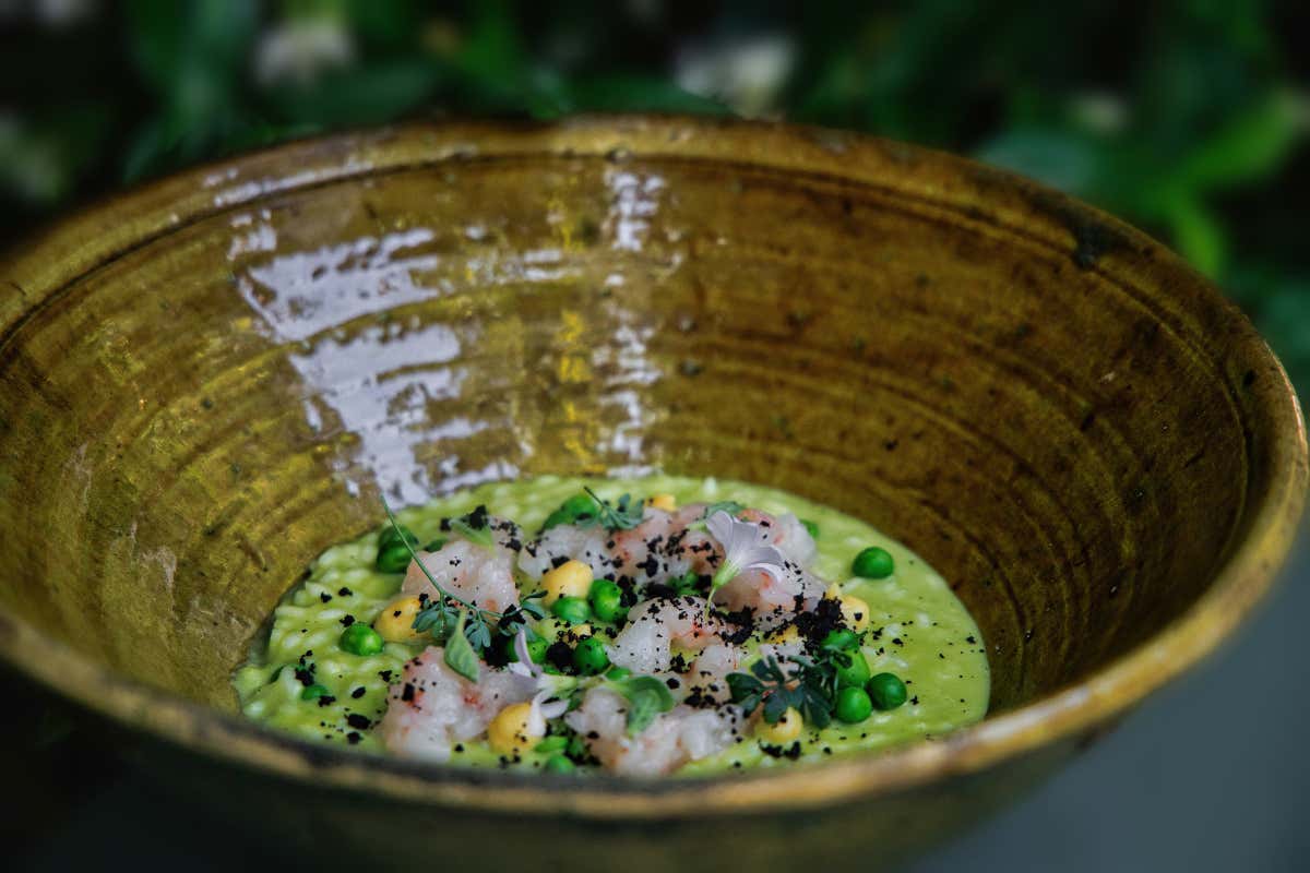 C'è un'osteria fuori Milano dove la cucina lombarda incontra cocktail e grandi vini