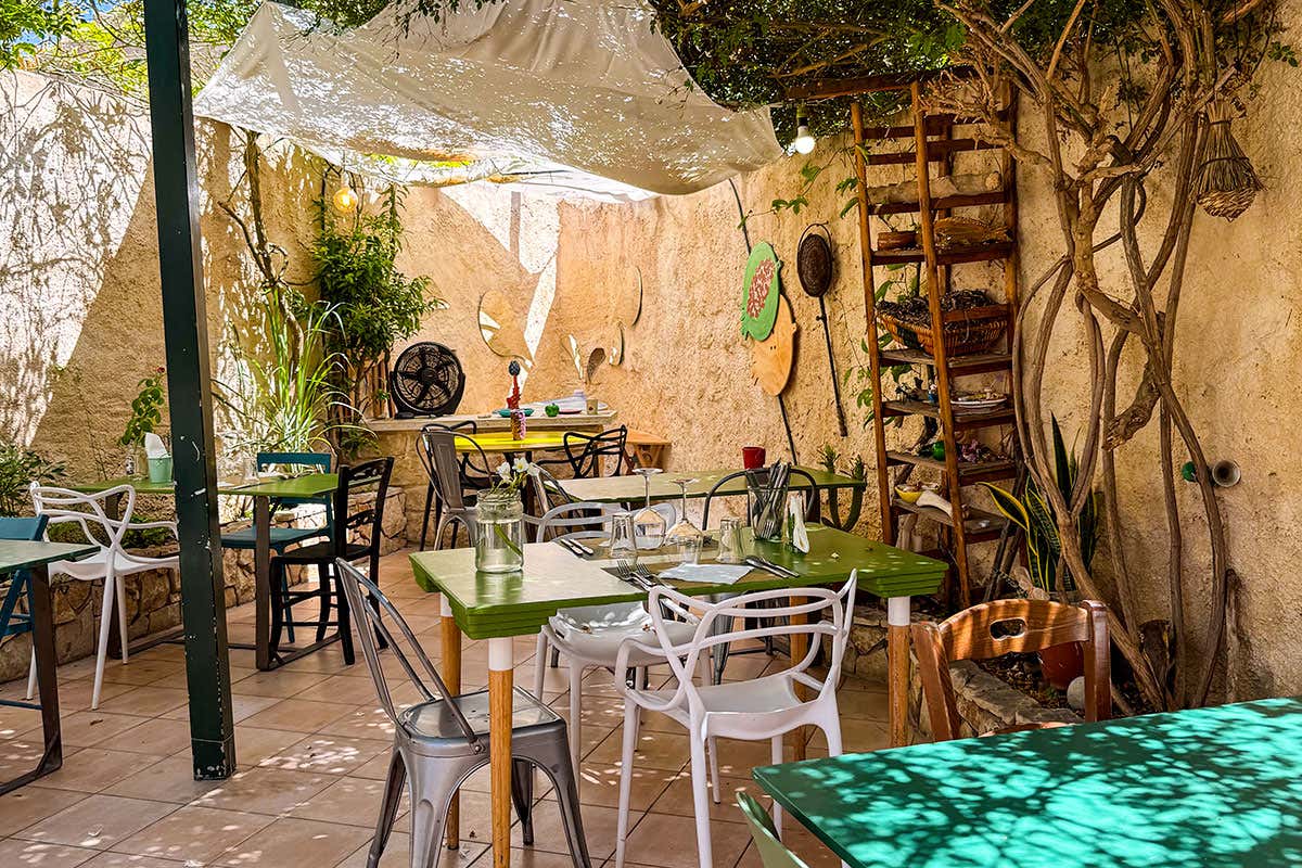 Carmelo Chiaramonte e l’eleganza assoluta dell’informalità di un’osteria rituale