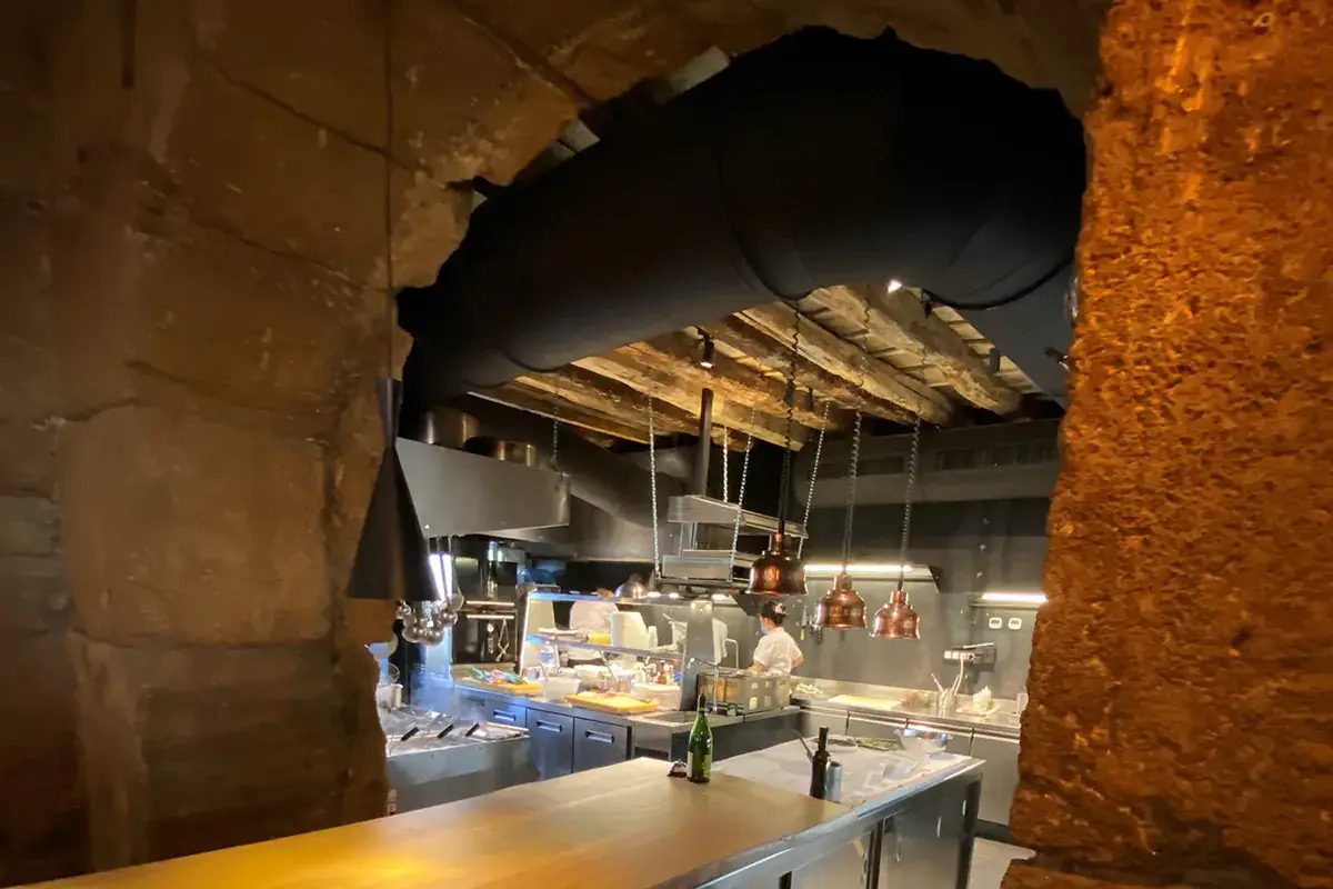 Uno scorcio della cucina del Gagini Restaurant Niente terza stella in Sicilia. Cuttaia e Sultano a bocca asciutta, ma le basi ci sono