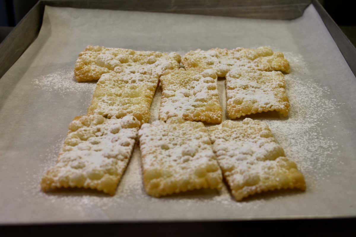 Galani, note in Italia come chiacchiere Venezia, tra i sapori del Carnevale la regina &egrave; la frittella