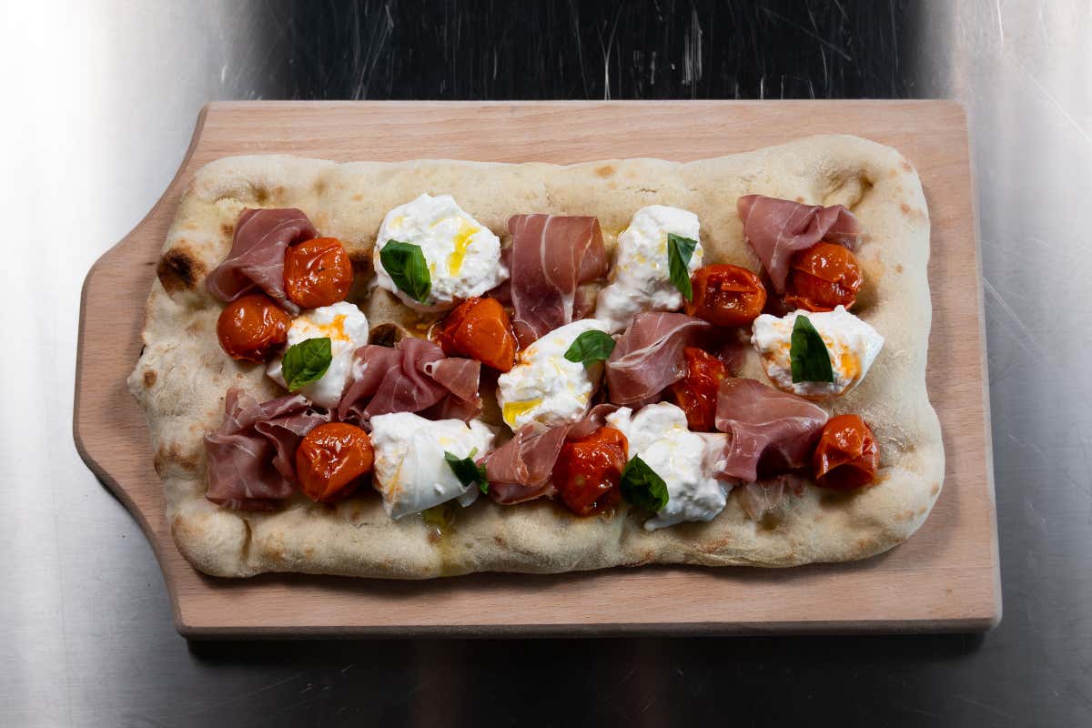 Burrata 120 g di Galbani Professionale, perfetta per chef ma anche per pizzaioli, come per esempio da condimento per una pinsa